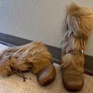 PAJAR Real fur shearling lined boots.